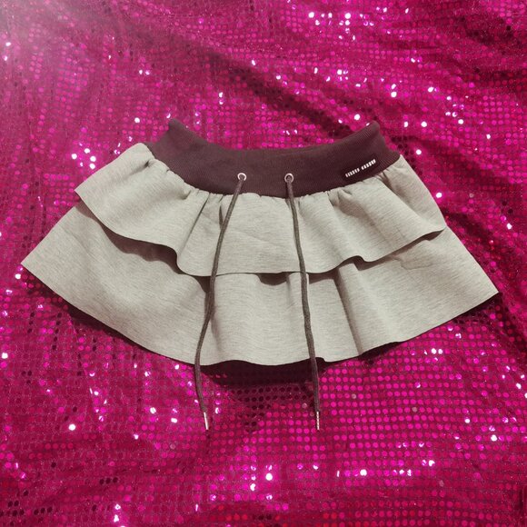 Grey ruffle skirt with black waistband - Picture 3 of 4